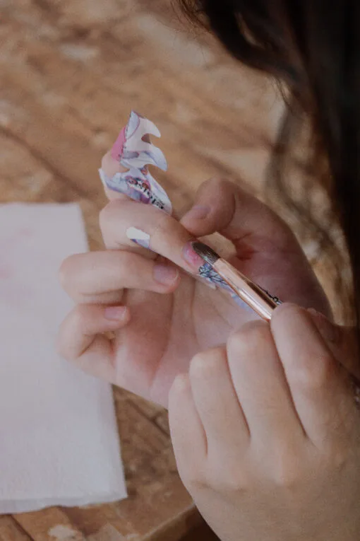 Manicuría profesional con esculpido de uñas