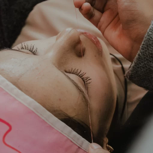 Laminado, perfilado y tintura de cejas