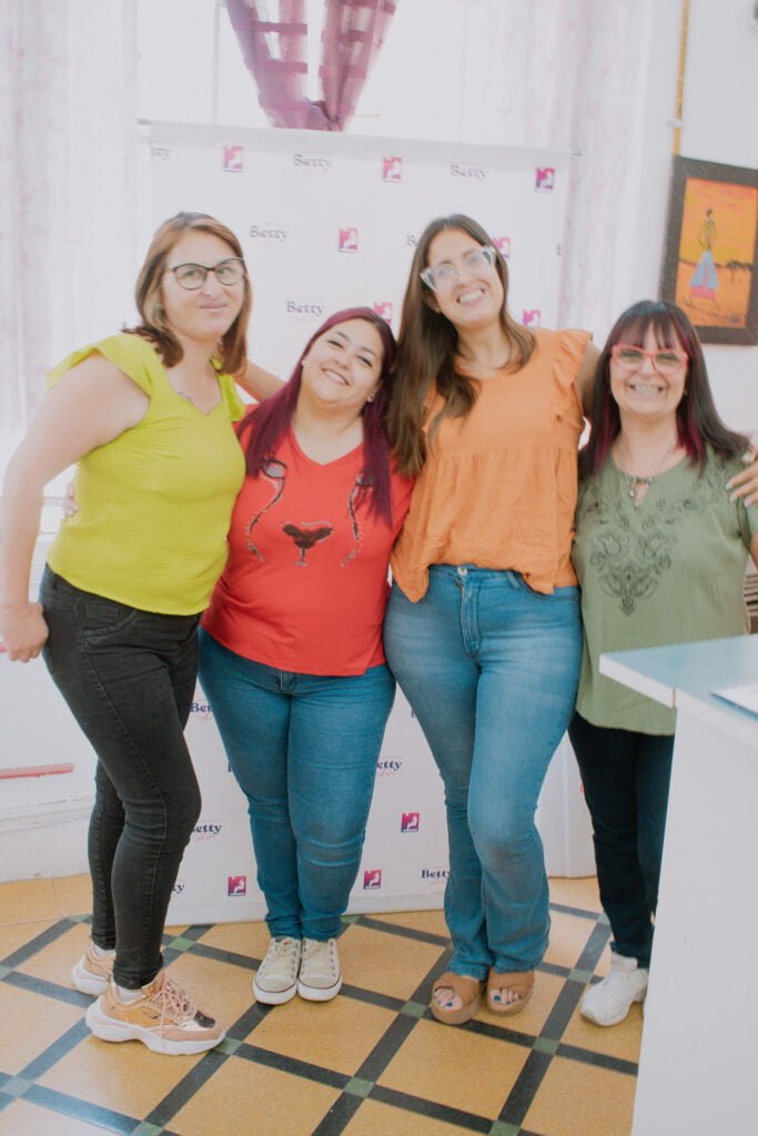 alumnas egresadas en el curso de peluqueria unisex